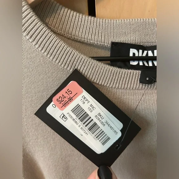 NEW WITH TAGS DKNY Top size S - Picture 4 of 7